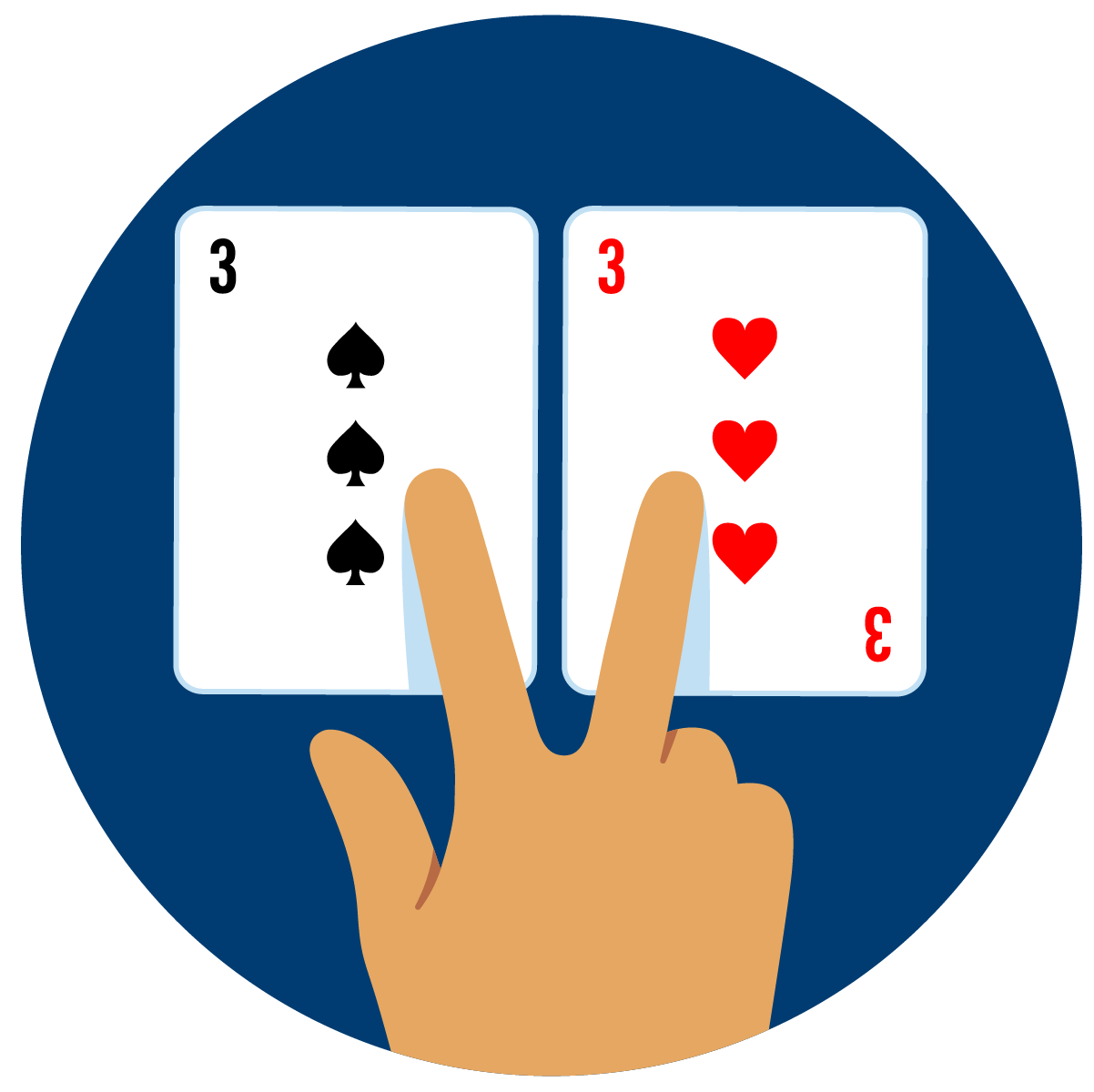 Deux cartes sont séparées à l’aide deux doigts.