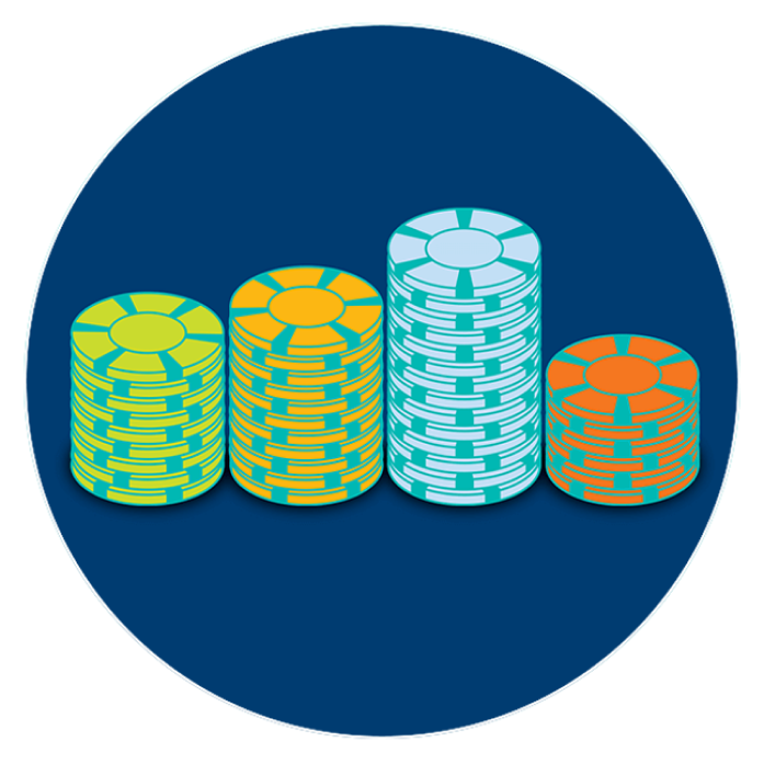 Quatre piles de jetons de poker de tailles différentes.