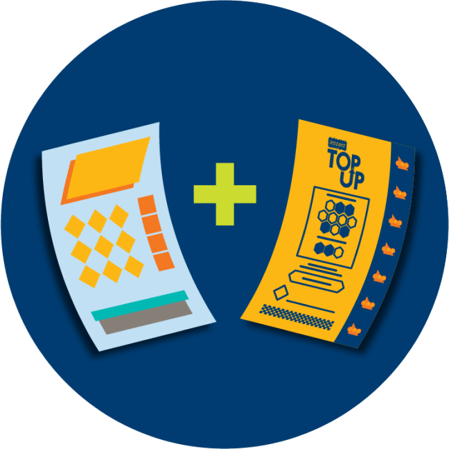 Un billet INSTANT et un billet INSTANT TOP UP sont montrés côte à côte pour démontrer que, pour jouer, les joueurs devront ajouter INSTANT TOP UP à tout billet INSTANT admissible.